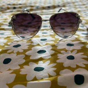 Aviator sunglasses with roses​
